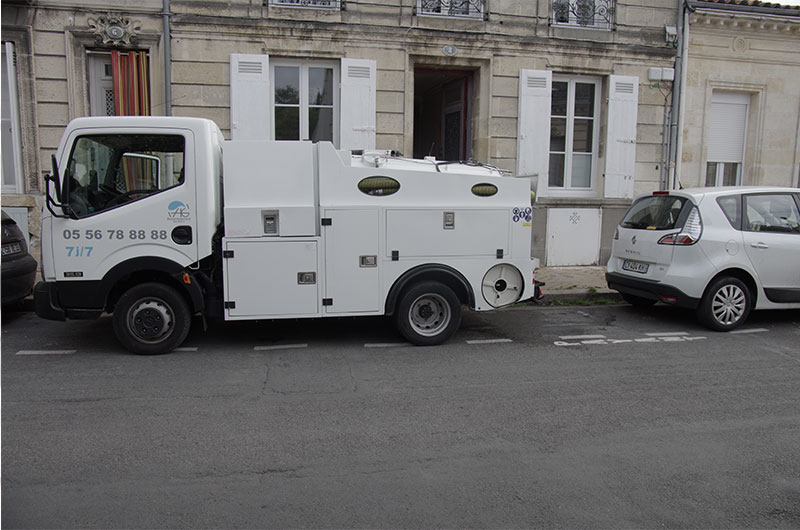 Intervention débouchage canalisation à Bordeaux Nansouty