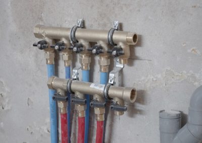 Nourrce de distribution eau chaude eau froide raccordée